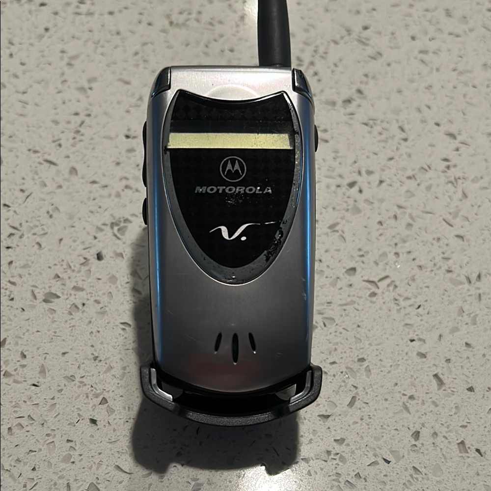 Motorola V Series Metallic Flip Phone